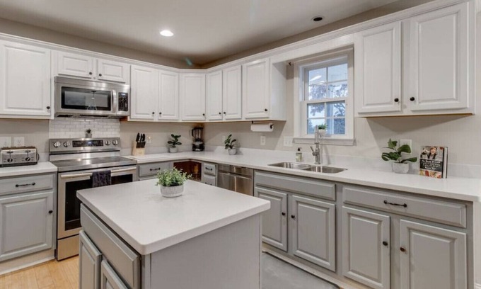 Lexington Casa | Spacious Lexington Home on 2.5 Acres | Sleeps 9