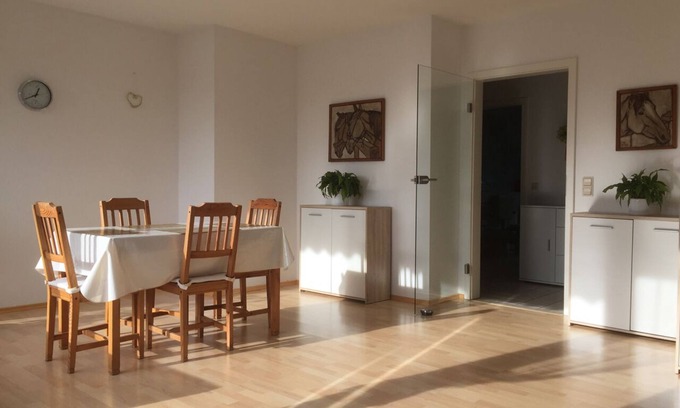 Idstein Apartamento | Amplio, luminoso apartamento, muy buena conexión a tren y autopista.