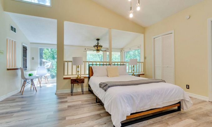 Midtown Cabaña | Spacious Little Rock Home w/ Yard & Game Room