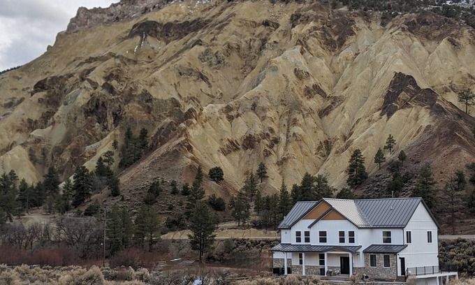 Sevier Cabina | Spacious lodge viewing the Big Rock Candy Mountain