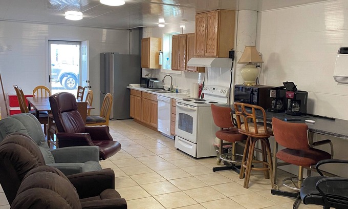 Delacroix Cabina | Spacious lodge with 6 bedrooms, 7 baths, WiFi and A/C Fishing charters available