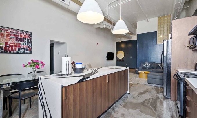 North Oakland Apartamento | Spacious Loft 2 bedroom in N Oakland 400, sleeps 8
