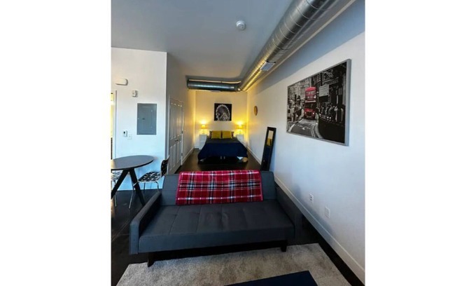 Old Town Apartamento | Spacious Loft Style Studio - Historic Oldtown!