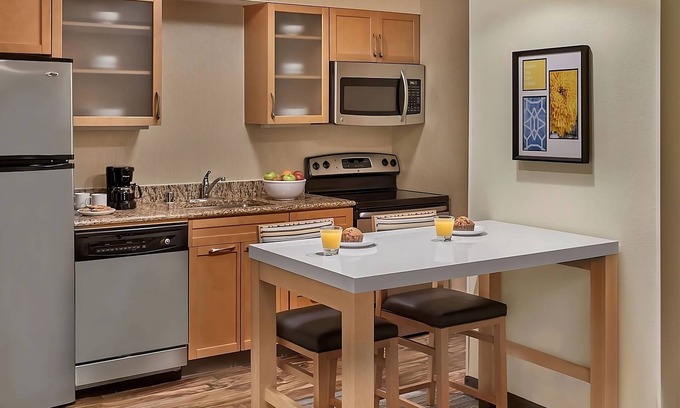 Chesterfield Hotel | Spacious Loft Suite with Fully-equipped Kitchen! W/ Pool & Sports Court Onsite!