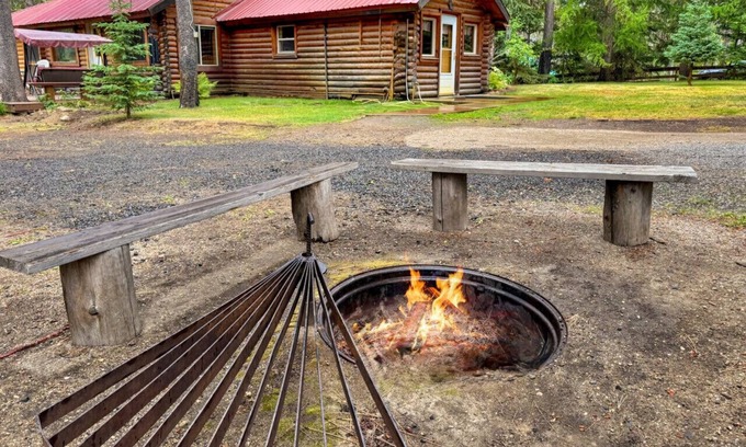 Donnelly Cabina | Spacious Log Cabin, Back Yard Access to Lake Cascade