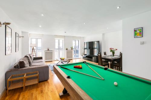 Shoreditch Apartamento | Spacious London Shoreditch 3BR 2 Baths, 2 Balconies,Giant 99" TV, Pool Table, PS4