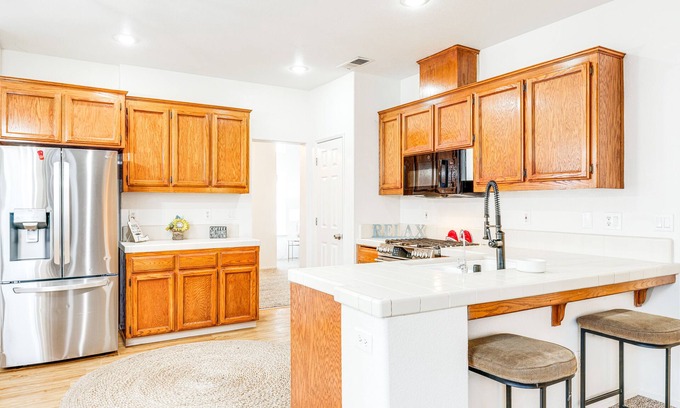 Los Banos Casa | Spacious Los Banos Home w/ Patio - Dogs Welcome!