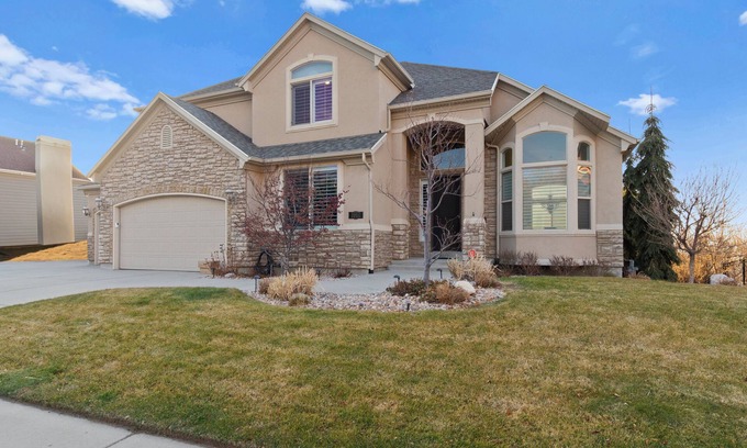 Draper Casa | Spacious/Lux 5-bedroom house close to slopes and what a view! in fabulous Draper