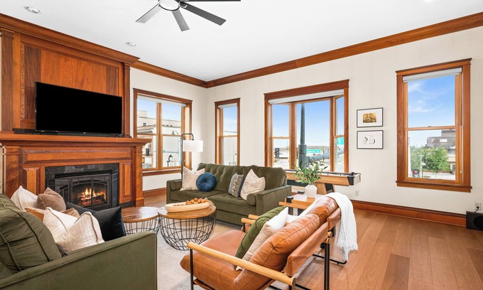Downtown - Waterfront Condominio | Spacious Lux Condo-Walk to Canal Park-Lakeviews