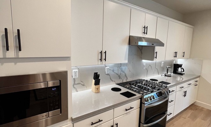 Tracy Casa | Spacious Lux Newly built Home nr Tracy Hills