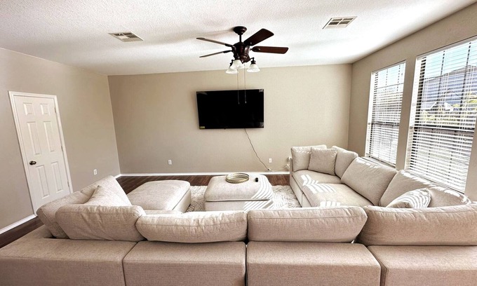 Round Rock Casa | Spacious Luxe Retreat for family and groups Austin