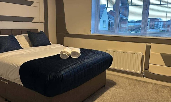 Wolverhampton Casa | Spacious Luxurious Serviced Accommodation 5