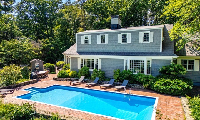 Cumberland Foreside Casa | Spacious & Luxurious, Ocean Access & Heated Pool, 15 Mins To Portland, Fire Pit