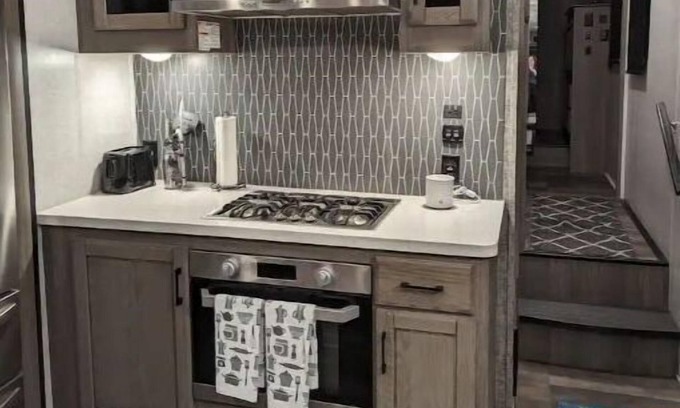 New Market Casa | Spacious Luxury 5th Wheel for 2