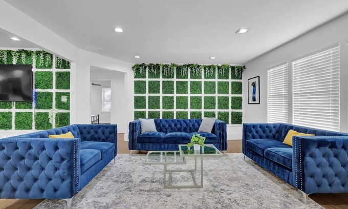 North Druid Hills Casa | 🏡 Spacious Luxury: 7BR, 6Bath home with 11 beds, ideal for large families or corporate groups