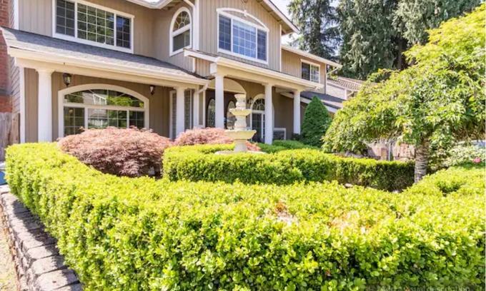 Issaquah Casa | Spacious/Luxury/ Custom Home with 6 beds/4.5 baths