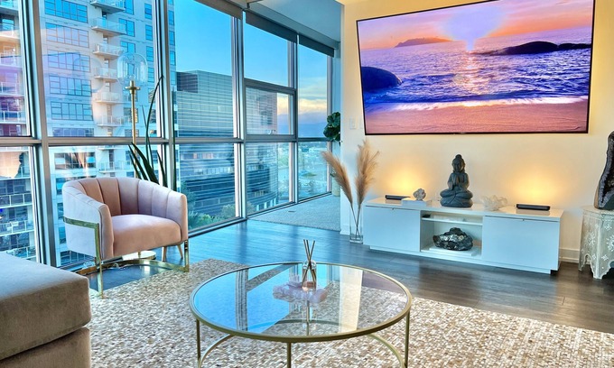 Santa Ana Condominio | Spacious Luxury High-rise 2bd 2ba w/pool spa & gym