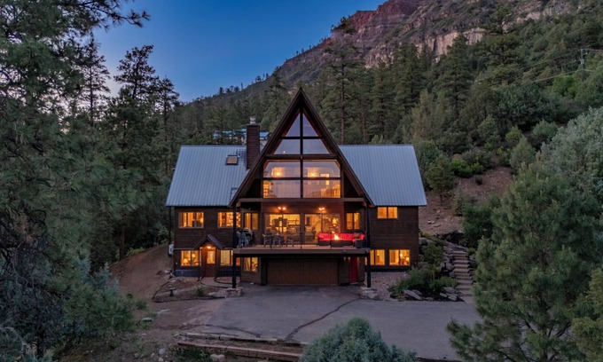 Hermosa Casa | Spacious Luxury Home Close to Downtown and Ski, Private Hot Tub, Amazing Views