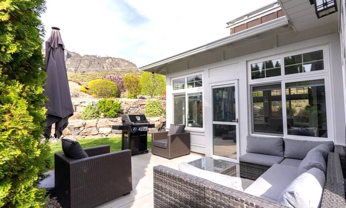 Okanagan-Similkameen Casa | Spacious Luxury in The Meadows – Perfect for Families & Groups!