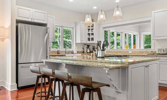 Egremont Casa | Spacious luxury near Catamount Ski Resort