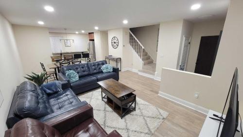 Clifton Casa | Spacious Luxury Stay Near Dulles Airport-IAD with Free Parkings