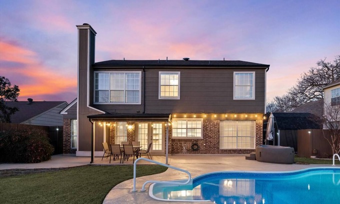 North Richland Hills Casa | Spacious Modern Home w/ Pool Hot Tub Game Room