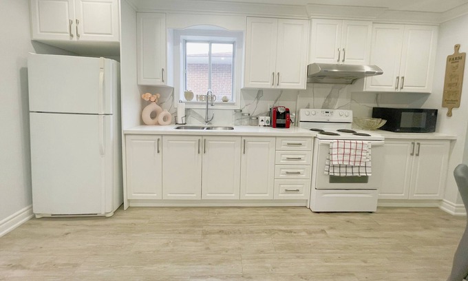 L'Amoreaux Casa | Spacious Main Floor With 3Beds