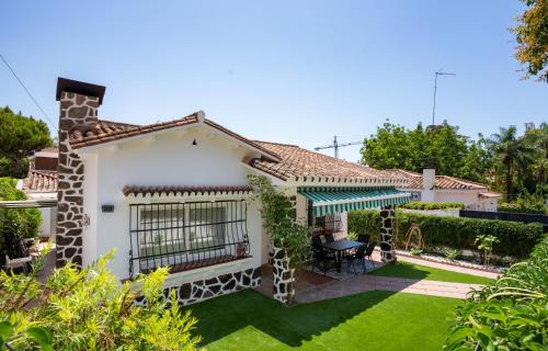 Valle de los Galanes Casa | Spacious Malaga House with private walled-in yard