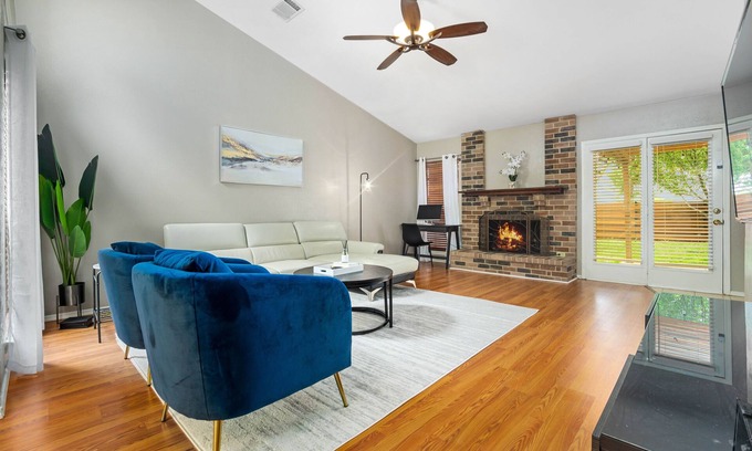 Allen Casa | Spacious master King Bed suite, & fast wi-fi, Mins to convention center