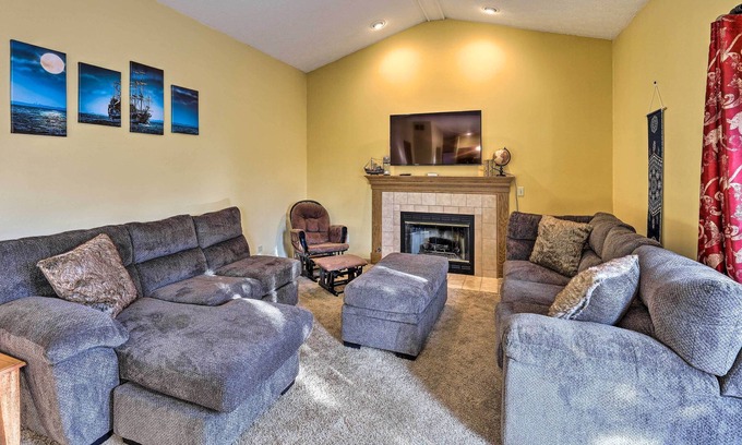 Miamisburg Casa | Spacious Miamisburg Home w/ Deck & Yard!