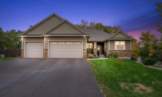 Maplewood Casa | Spacious MIL Suite near 3M
