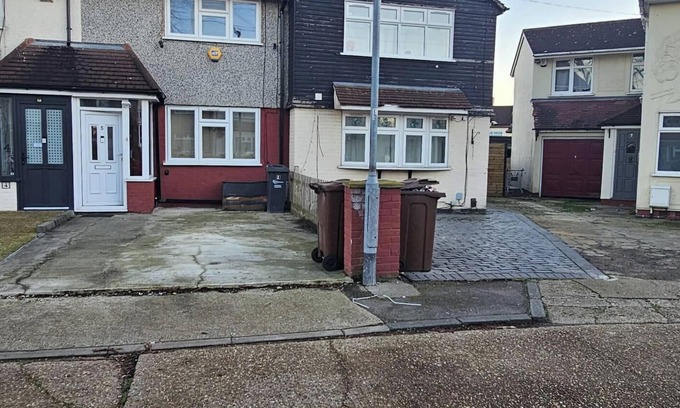 Heath Casa | Spacious & Modern 2-Bed House in Dagenham