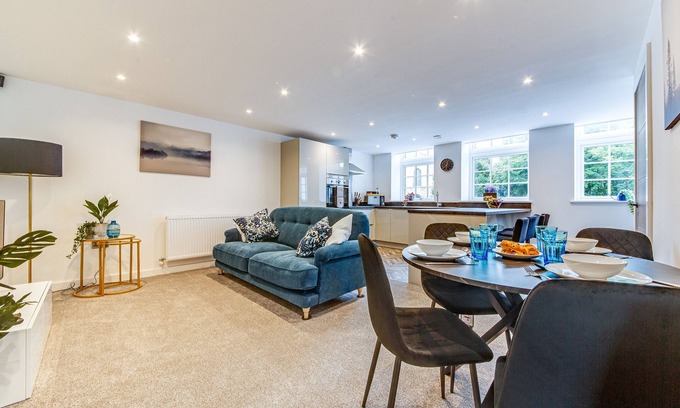 Worksop Casa | Spacious & Modern 2-Bedroom House