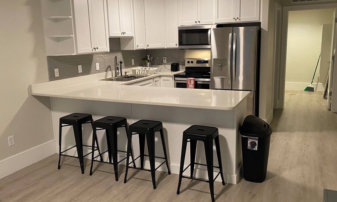 Highland Casa | Spacious & Modern 2-Bedroom Basement Apartment w/ Natural Light & Prime Location