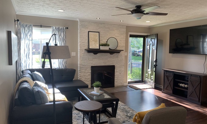 Whitehall Casa | Spacious, modern 4 bd, 2 bath w/upscale backyard