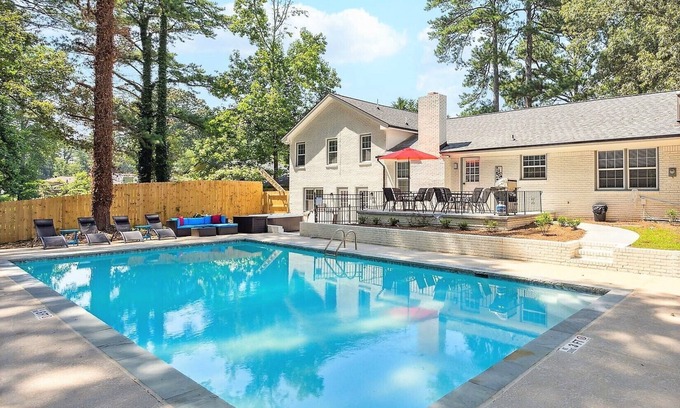 Decatur Casa | Spacious Modern 5 Bdrm,3 Bath, w/AirHockey,Foosball Table,HotTub &SUMMER:Pool