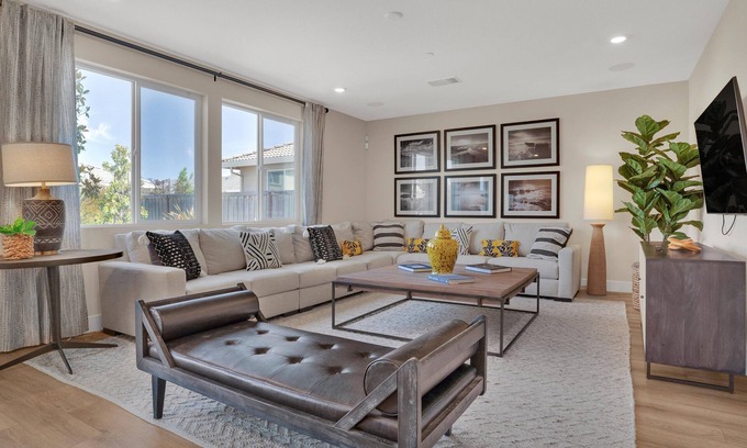 Lathrop Casa | Spacious & modern 5-bedroom home in peaceful Lathrop