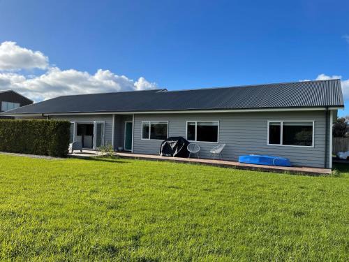 Mangawhai Casa | Spacious, modern, and central by the Seaside