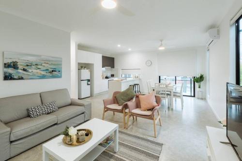 Southport Casa | Spacious Modern and Cozy 3BD Townhouse at Great Location