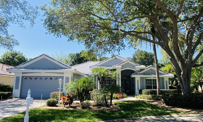 Braden River Casa | Espacioso, moderno, casa de lujo en la comunidad de golf cerrada w piscina privada