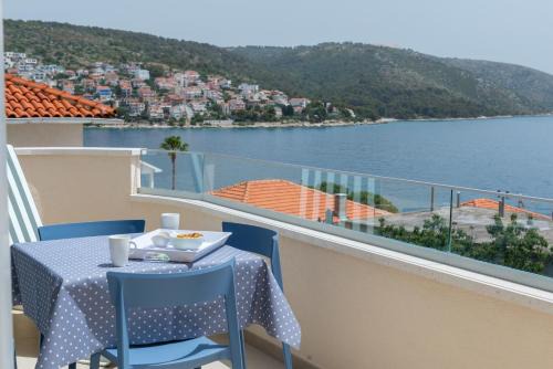 Businci Apartamento | Spacious Modern Apartment Miljak - 1min to the beach