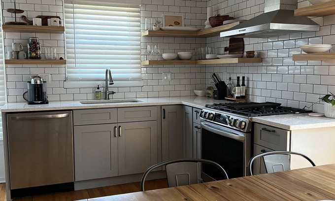 Margate City Casa | Spacious, modern beach cottage in Margate one mile from the beach