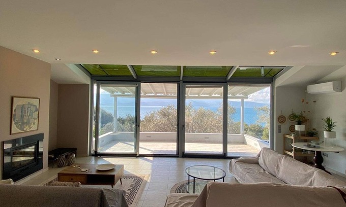 Mytilene Casa | Spacious , modern beachfront maisonette in a verdant suburb near the city centre