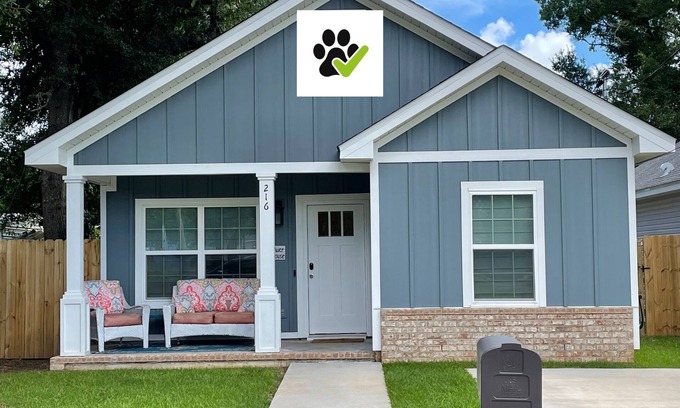 South Pensacola Cabaña | Spacious, cozy downtown cottage designed just for you, your peeps and your pup!