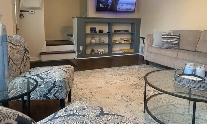 Calumet City Casa | Spacious Modern Getaway Mins From Major Retail