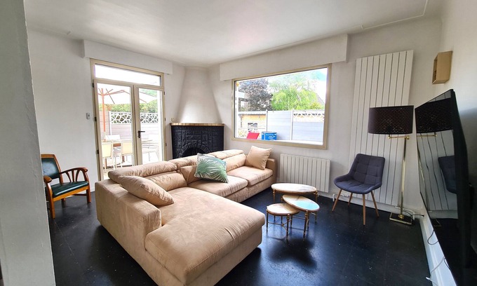 Gagny Villa | Spacious modern home convenient location close to Paris and Disneyland
