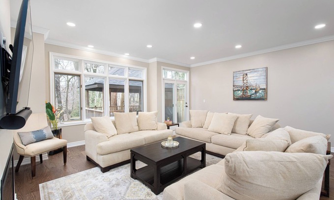 Broadview North Casa | Spacious & Modern Home in The Heart of Toronto