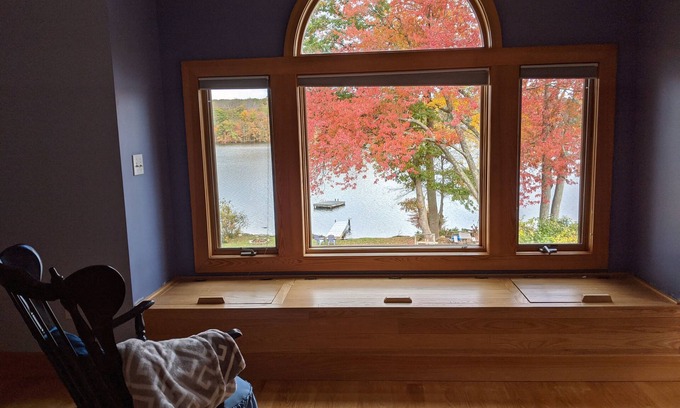 Andover Casa | Beautiful lakefront home