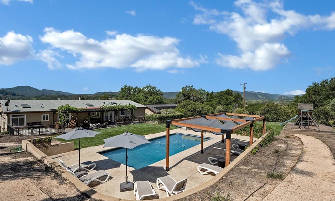 Cloverdale Casa | Amplia casa moderna - piscina, vistas y acres