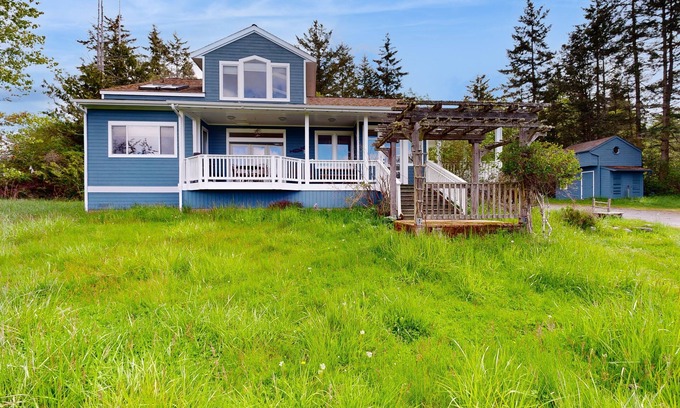 Lopez Island Casa | ¡Casa espaciosa y moderna con impresionantes vistas a la bahía, cerca del pueblo de López y del puerto deportivo!